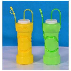 lehká láhev na pití s brčkem, vyrobená technologií vyfukování